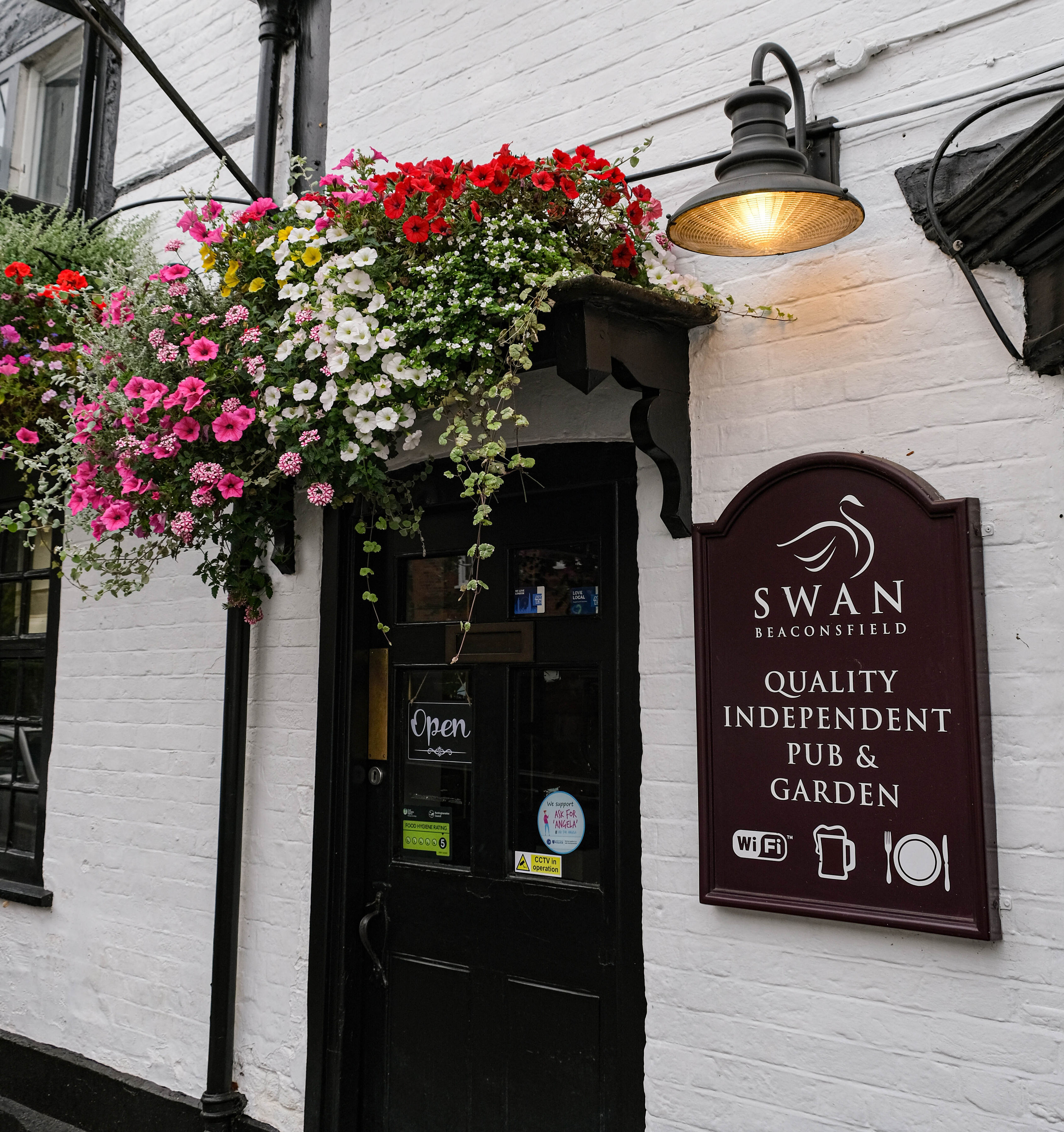 The Old Swan Beaconsfield exterior
